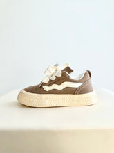 Load image into Gallery viewer, Wavy Sohl sneakers
