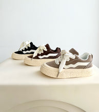 Load image into Gallery viewer, Wavy Sohl sneakers