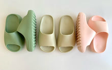 Load image into Gallery viewer, Sohlzy slides