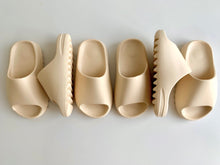 Load image into Gallery viewer, Youth Sohlzy Slides