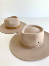 Load image into Gallery viewer, Oat Teardrop Fedora (kids)
