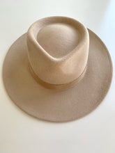 Load image into Gallery viewer, Oat Teardrop Fedora (kids)
